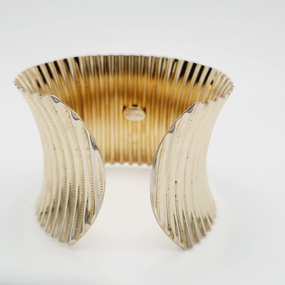 Vintage Park Lane 70's Ruffled Fluted Wide Gold Tone Cuff Bracelet - Picture 4 of 6